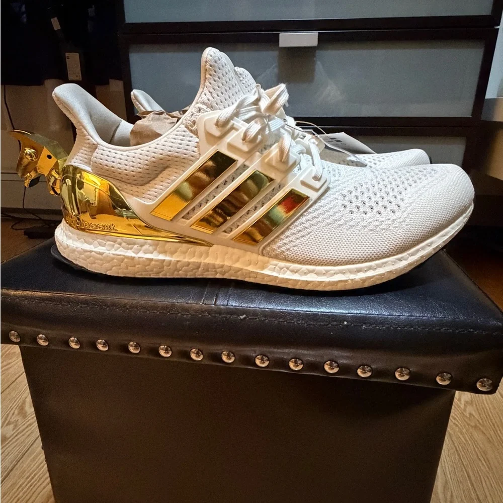 Adidas Ultra Boost White with Gold Highlights - Picture 2 of 7